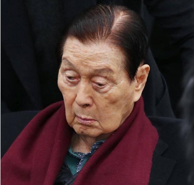6岁女星服务95岁遭报应公司早就被赶出中国long88龙8国际89岁韩国企业家让2(图7)