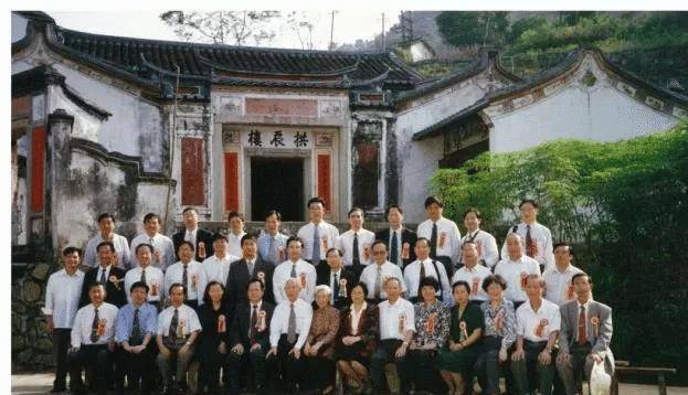 在大陆捐建数百所学校一生简朴不铺张龙8头号玩家他是香港商界传奇人物(图3)